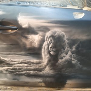 Лев в облаках